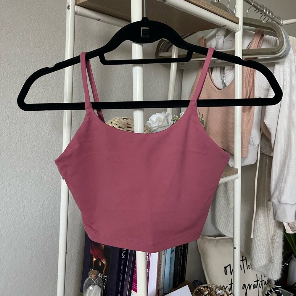 Pack of 5 Amazon cropped sports tanks!